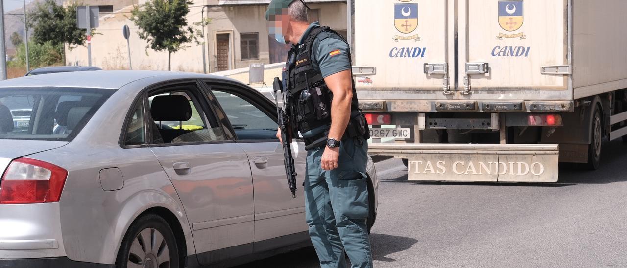 Control Guardia Civil USECIC en Barrio El Rincón de Redován, imagen de archivo