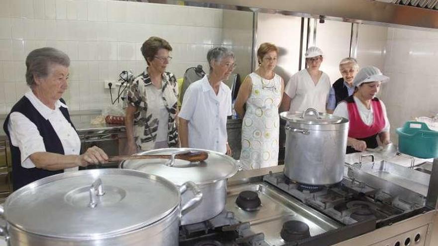 Las voluntarias del comedor benéfico de Marín. // S.A.