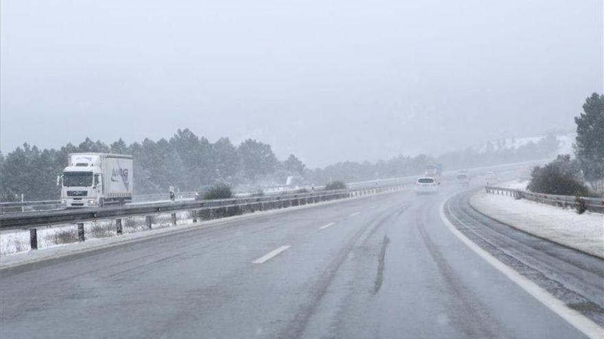 Necesarias cadenas para circular por cinco carreteras de la red aragonesa