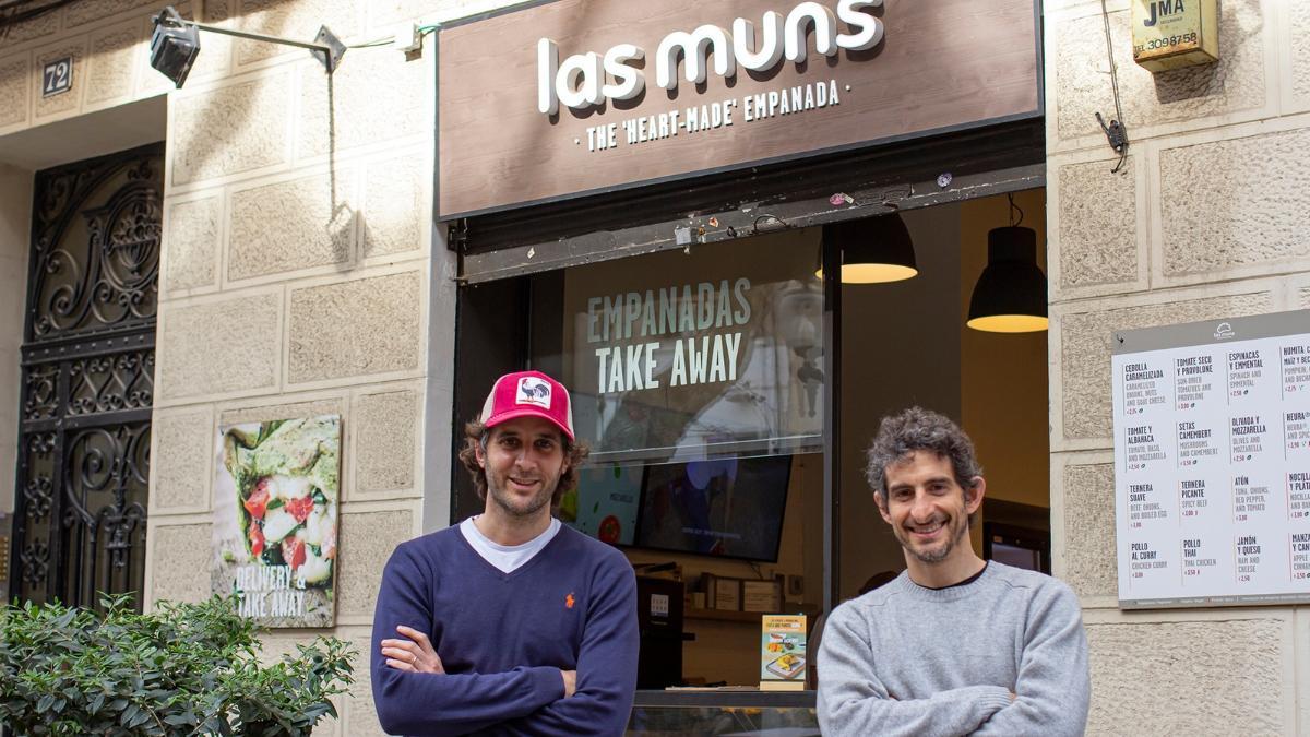 Diego Rojas, chef y cofundador (i) y Mariano Najles, CEO y cofundador (d), en uno de sus puntos de venta.