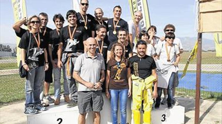 El Aeroclub de Castellón acoge toda la emoción del XXXVI Campeonato Nacional de Paracaidismo R