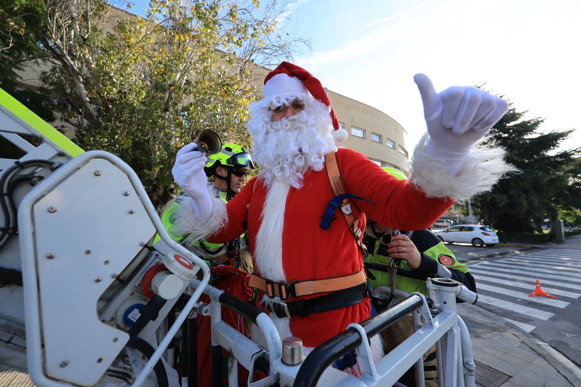 Mediterráneo y Todojuguete reparten ilusión entre los niños hospitalizados