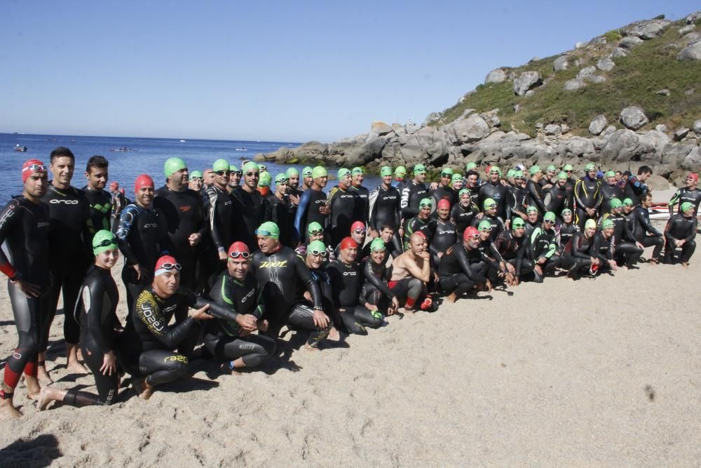 El estado del mar complica la travesía a nado entre Udra y Pescadoira