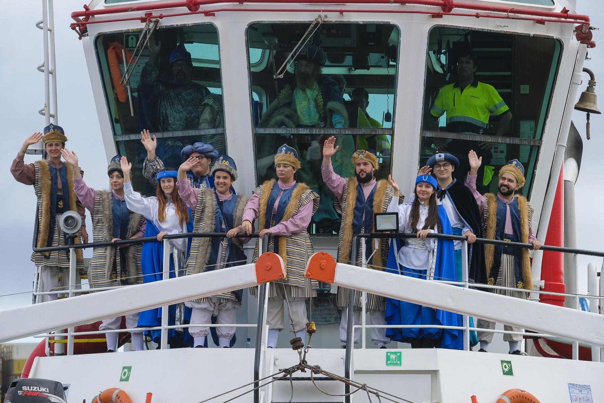 Recibimiento a los Reyes Magos a su llegada a la Base Naval de Las Palmas de Gran Canaria