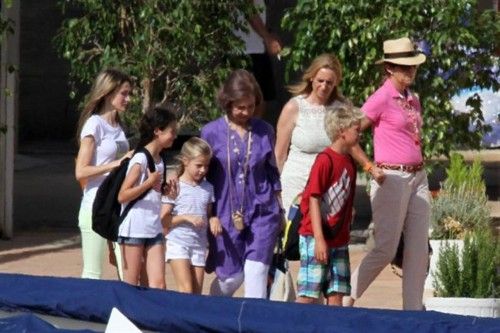 La princesa, la Infanta Elena, la Reina y todos los niños