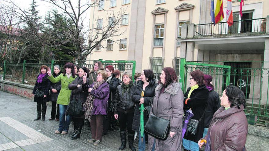 La falta de acuerdo mantiene la huelga de limpieza en colegios y edificios municipales