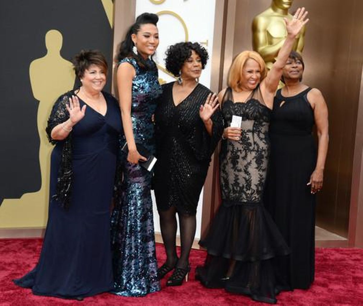 D’esquerra a dreta, Tata Vega, Judith Hill, Merry Clayton, Darlene Love, Claudia Lennear arriben a la gala dels Oscars, la matinada d’aquest dilluns.