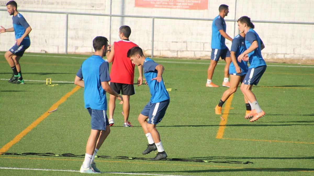 Entrenamiento del Cacereño la pasada pretemporada.