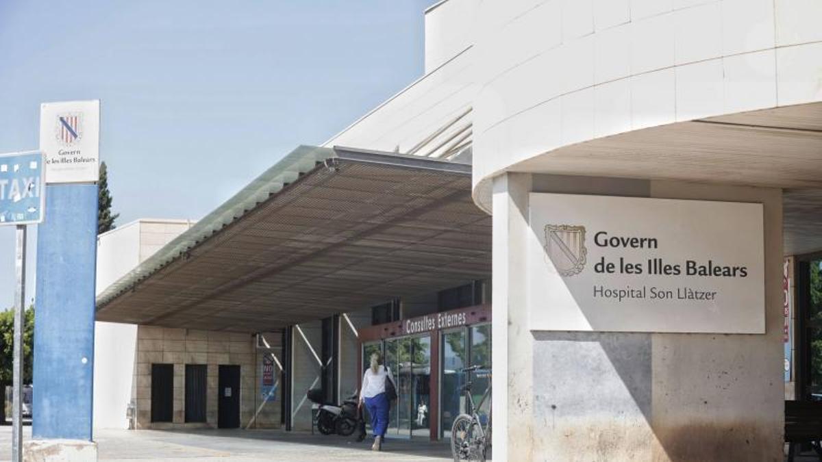 Entrada al hospital de Son Llàtzer.