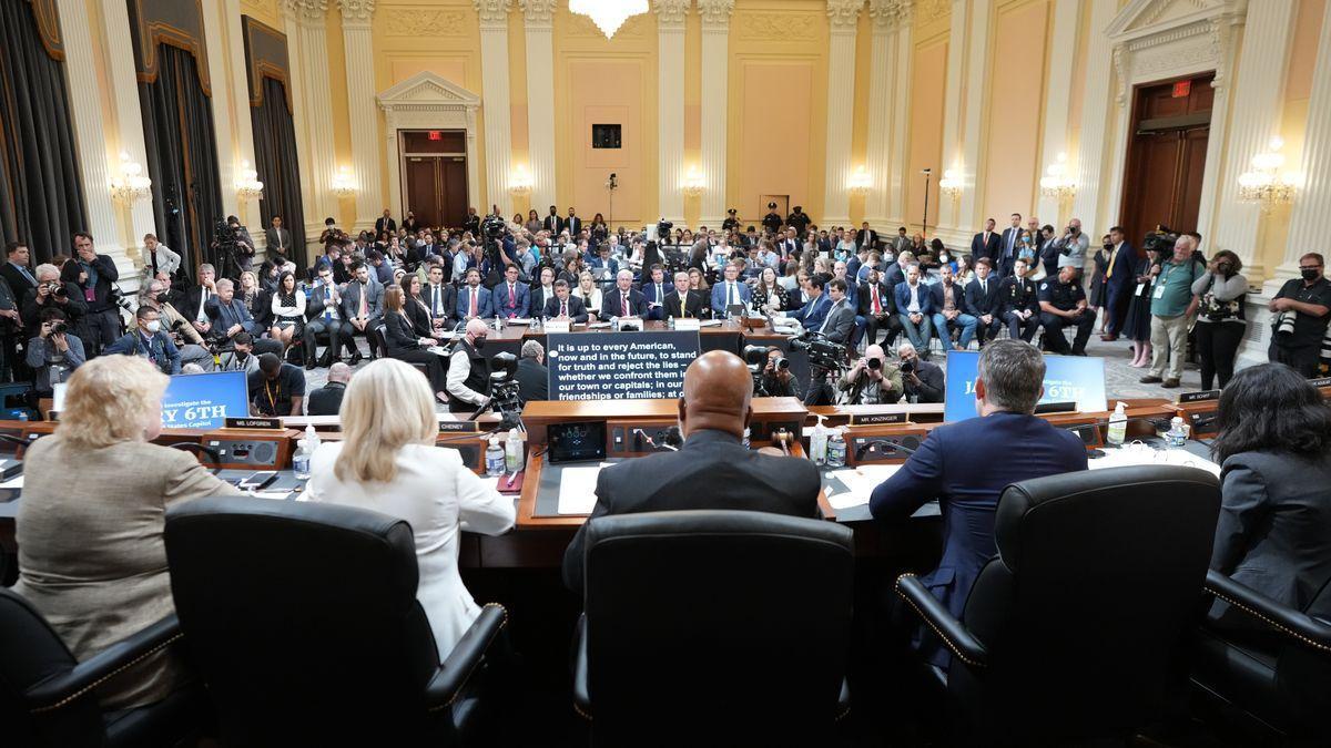 Exresponsables de Justicia denuncian los tejemanejes de Trump contra las elecciones. Exresponsables de Justicia denuncian los tejemanejes de Trump contra las elecciones.