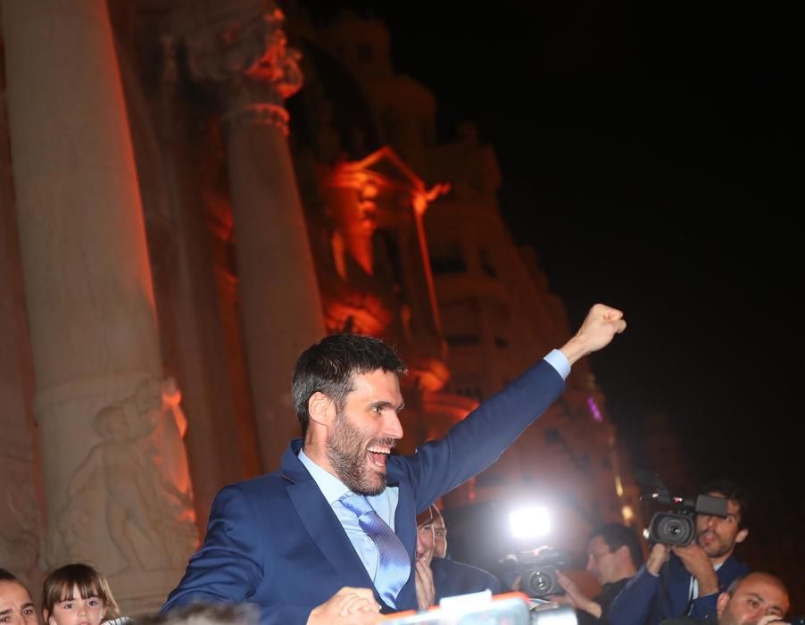 Celebración del triunfo en la Eurocup del Valencia Basket en València