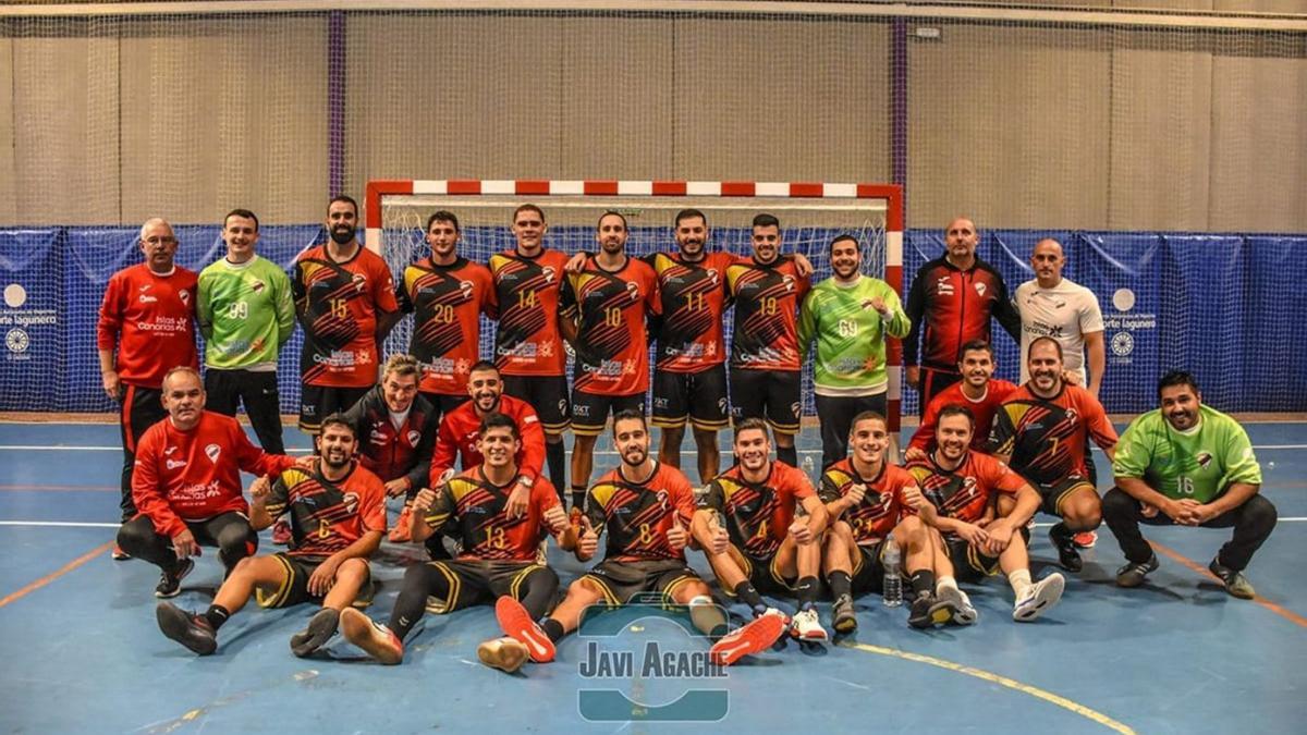 Plantilla del primer equipo del Balonmano Tejina La Laguna de la presente temporada. |  // JAVI AGACHE