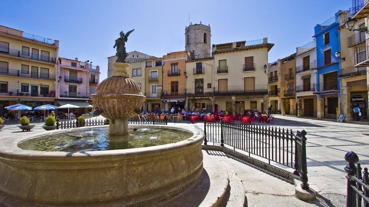Plaza de Sant Mateu, en la comarca del Baix Maestrat.