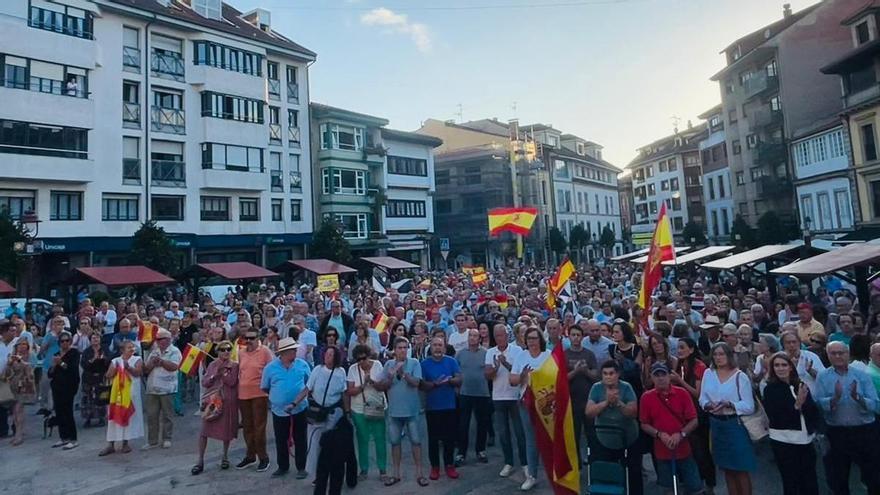 EN IMÁGENES: Concentración en Villaviciosa en apoyo de Ceuta