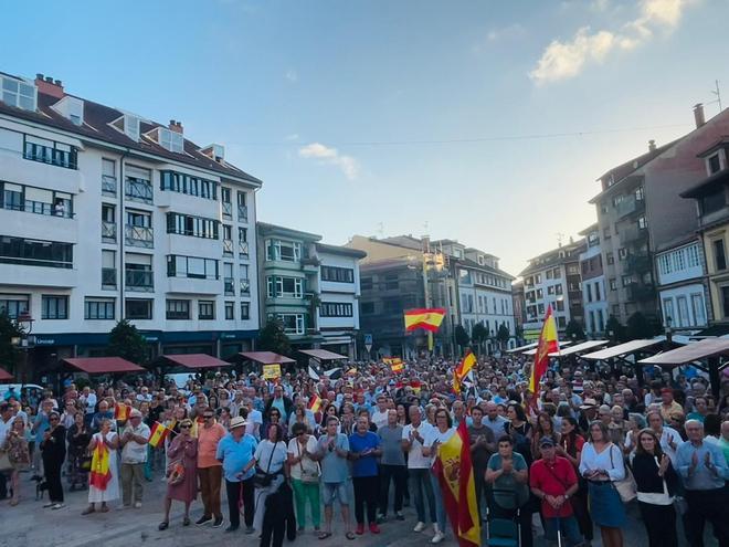 EN IMÁGENES: Concentración en Villaviciosa en apoyo de Ceuta