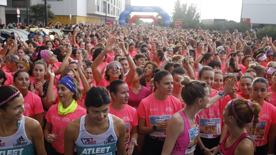 Más de 11.000 mujeres pintan Zaragoza de rosa