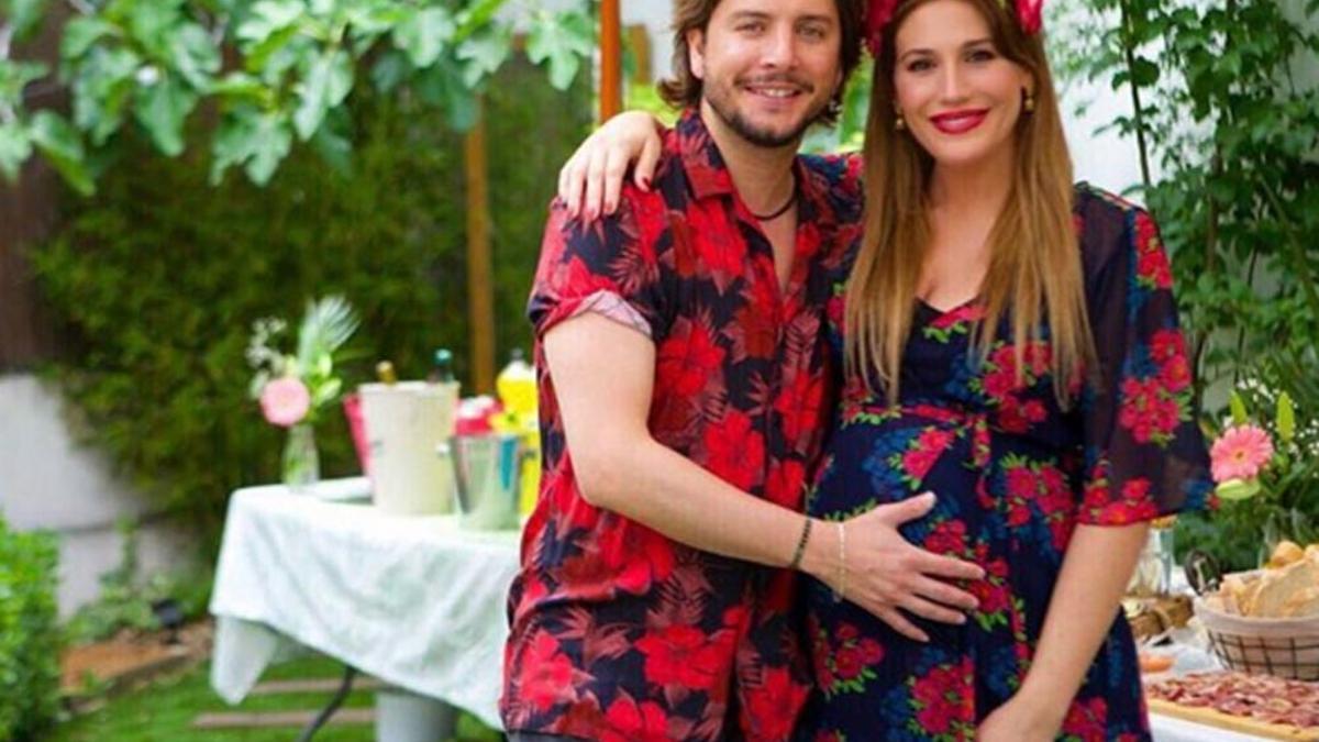 Manuel Carrasco y Almudena Navalón en el Baby Shower