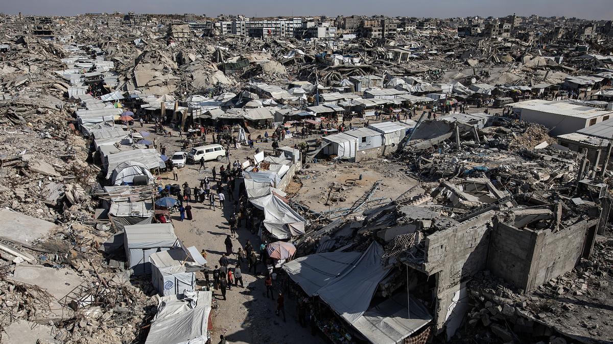 Vista aérea de los edificios destruidos en Jabalia, al norte de la Franja de Gaza, por el ejército de Israel en una ofensiva que también ha dejado decenas de miles de muertos.