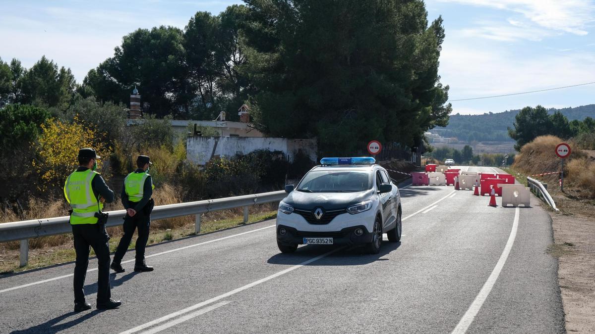 En la operación Apsida han participado agentes de la Guardia Civil de Ibi,  Cocentaina, Muro de Alcoy, Sax y Villena.