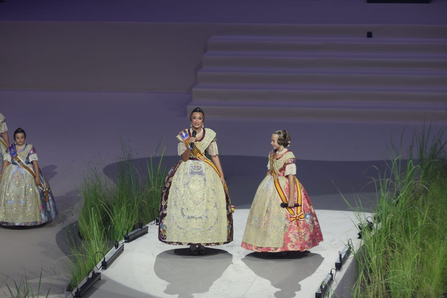 Berta Peiró y Lucía García dicen adiós a su año como falleras mayores de València 2025