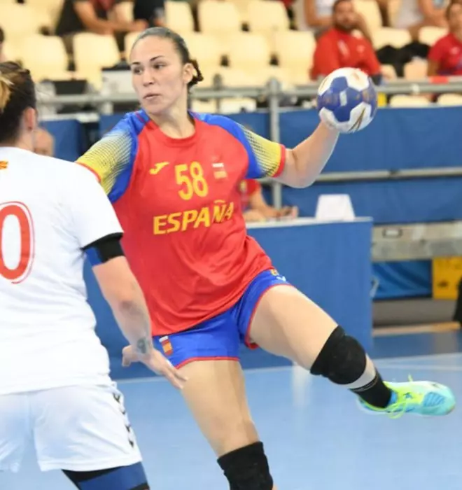 María O'Mullony vuelve hoy a la selección española de balonmano cargada de ilusión