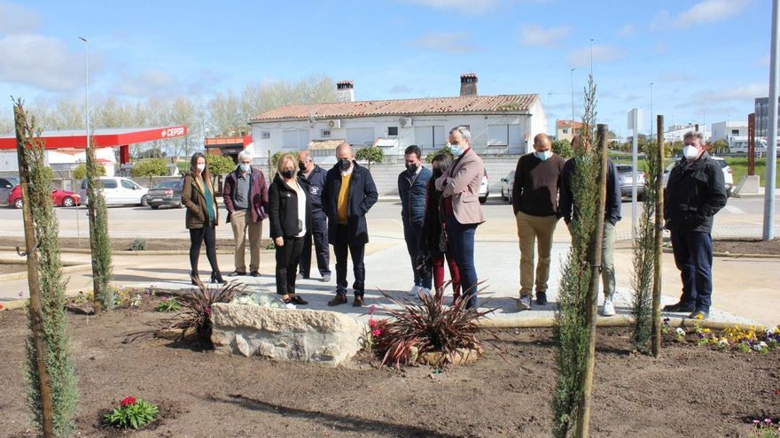 Emotivo acto de recuerdo a los fallecidos del covid en Arroyo