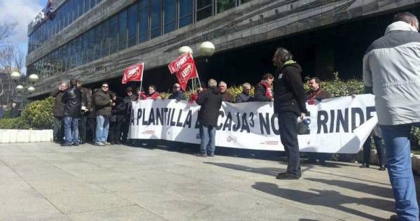 Fotogalería: Protesta de los trabajadores de Caja3 el primer día de huelga