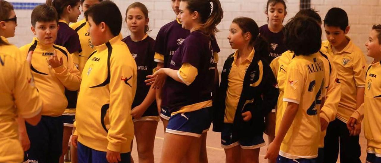 Jugadores corveranos antes de un partido.