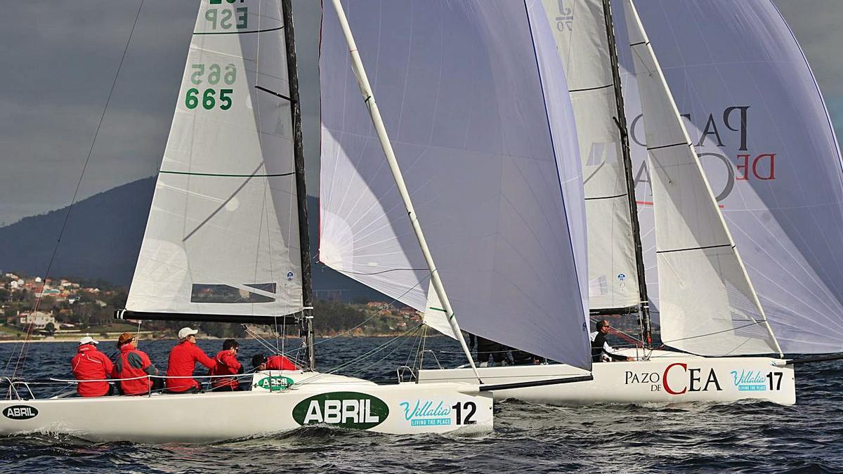 El “Abril Verde” y el “Pazo de Cea”, durante la manga disputada ayer. |  // P. SEONAE