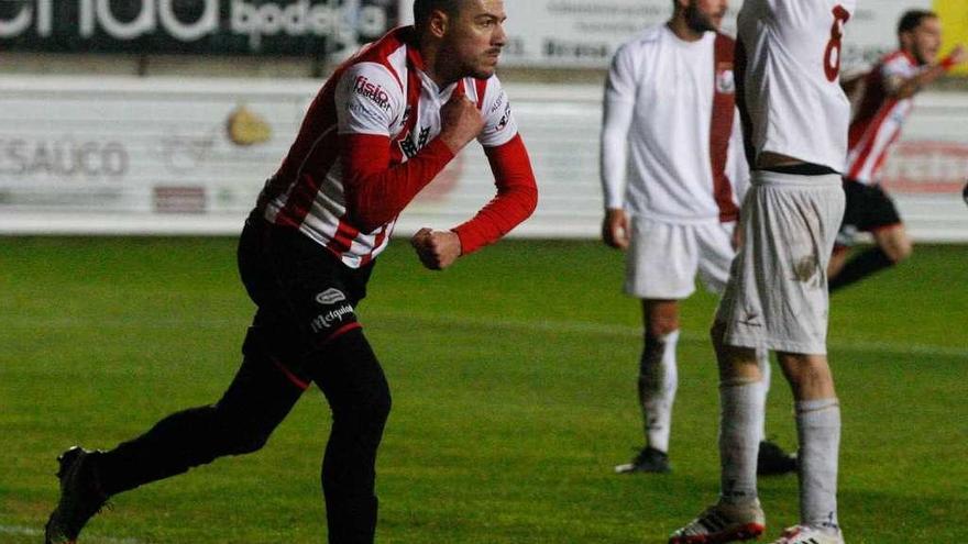 Silveira celebra un gol en el Ruta de la Plata.