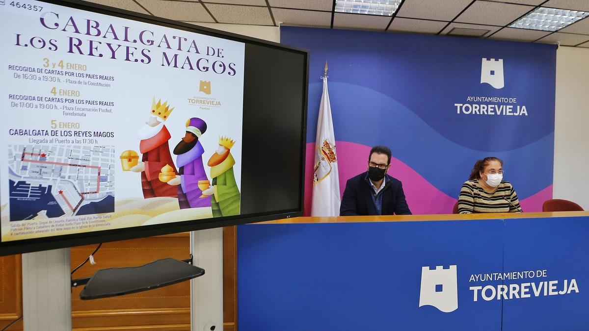 Imagen de la rueda de prensa de los concejales Federico Alarcón y Concha Sala