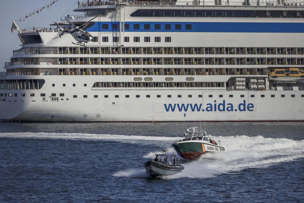 Polizeimanöver Guardia Civil stoppt Motorboot