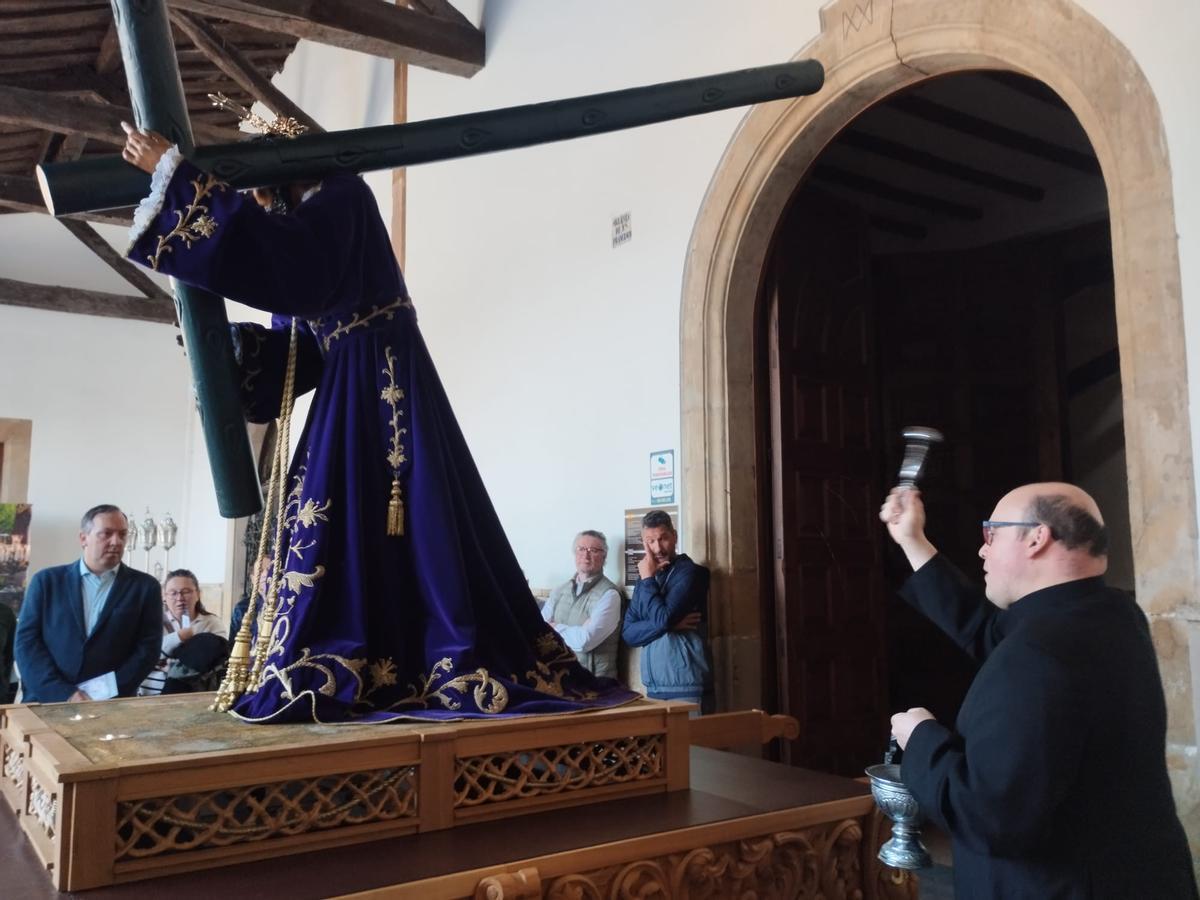 La bendición de las nuevas andas del Nazareno en Villaviciosa, en imágenes La bendición de las nuevas andas del Nazareno en Villaviciosa, en imágenes