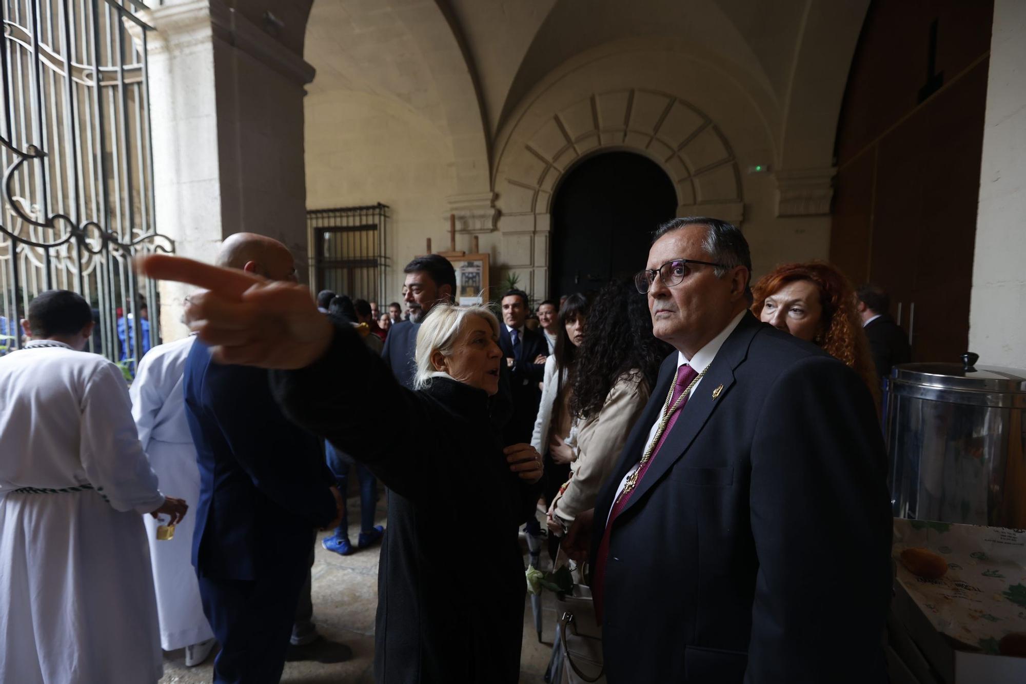 Así ha sido el traslado de la Virgen de la Alegría al Convento de las Monjas de la Sangre y la Santa Eucaristía en San Nicolás