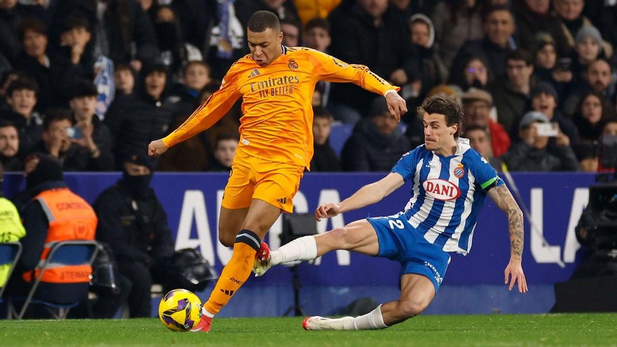 El Real Madrid pidió roja para Carlos Romero por una dura falta sobre Mbappé.