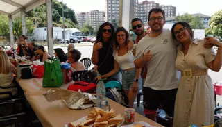 Comida popular en Avilés: las empanadas y las carrilleras reúnen a los vecinos de Llaranes