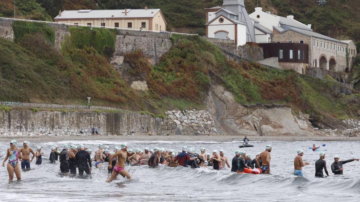 En imágenes: Así fue la travesía a nado entre Arnao y Salinas