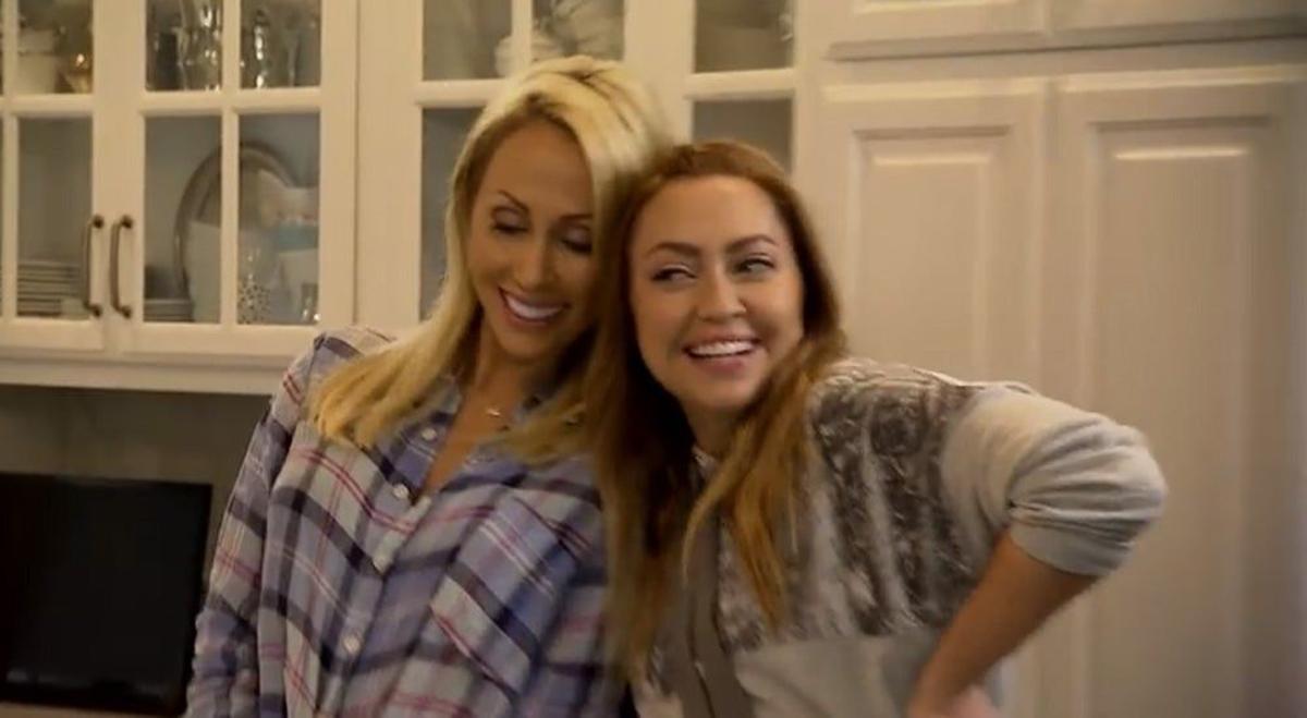 Madre y hermana de Miley Cyrus