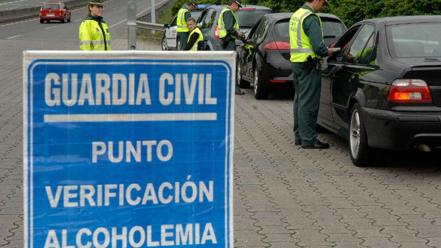 La Dirección General de Tráfico en un control de seguridad vial.