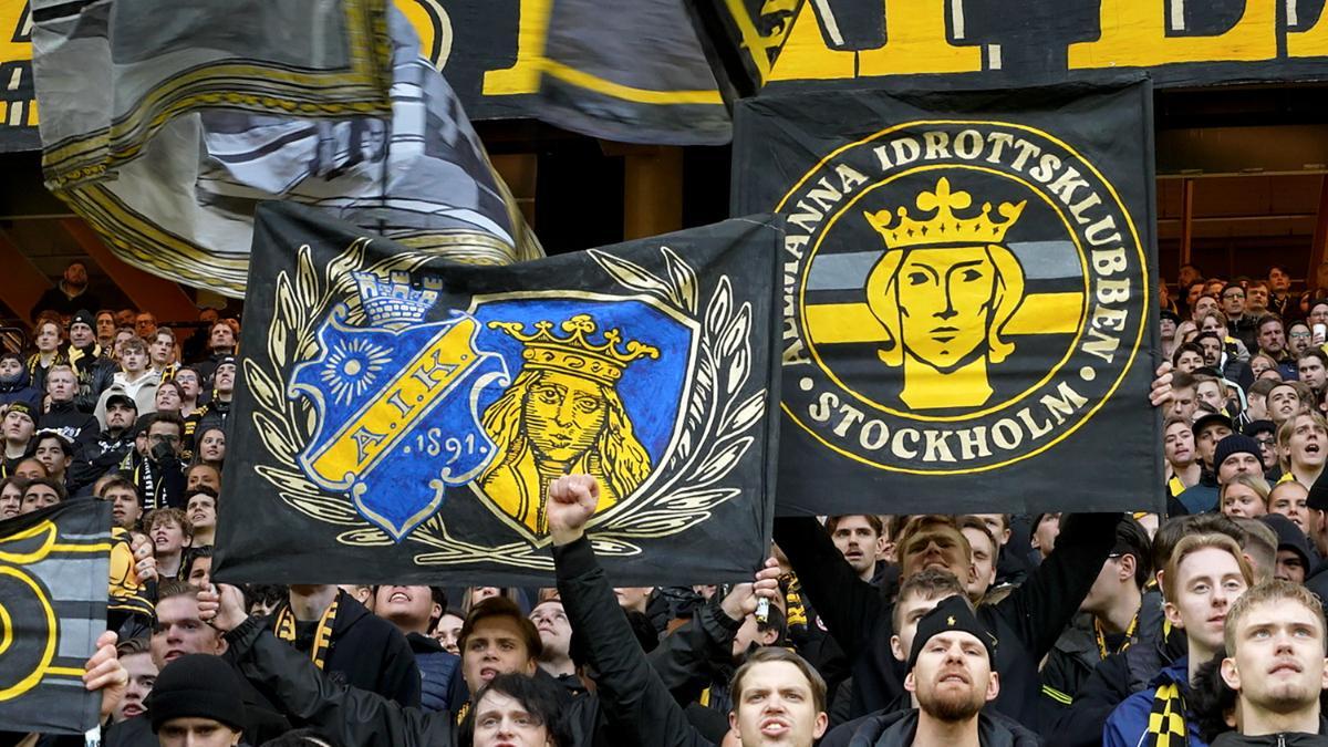 Los aficionados del AIK, uno de los clubes que se opuso al VAR en Suecia