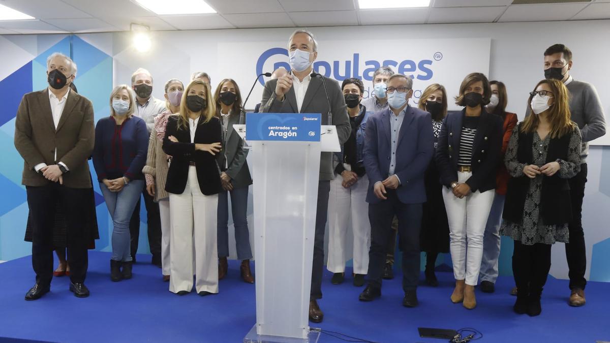 Jorge Azcón, junto a los miembros del comité de dirección en Aragón, anunció el martes que le pediría a Casado un congreso extraordinario.