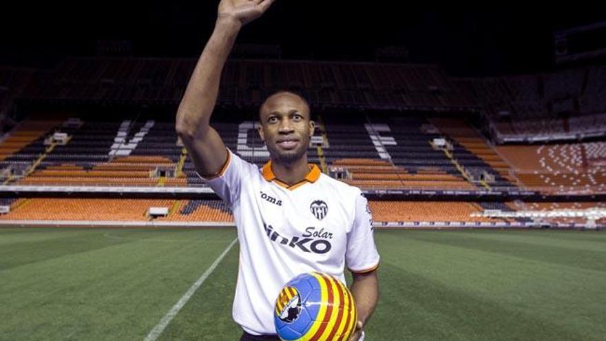 El centrocampista durante su presentación como nuevo jugador del Valencia.