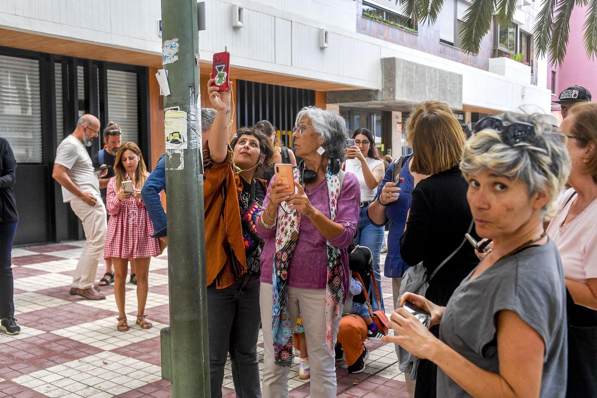 La poesía visual toma las calles del Barrio de Arenales en la capital grancanaria