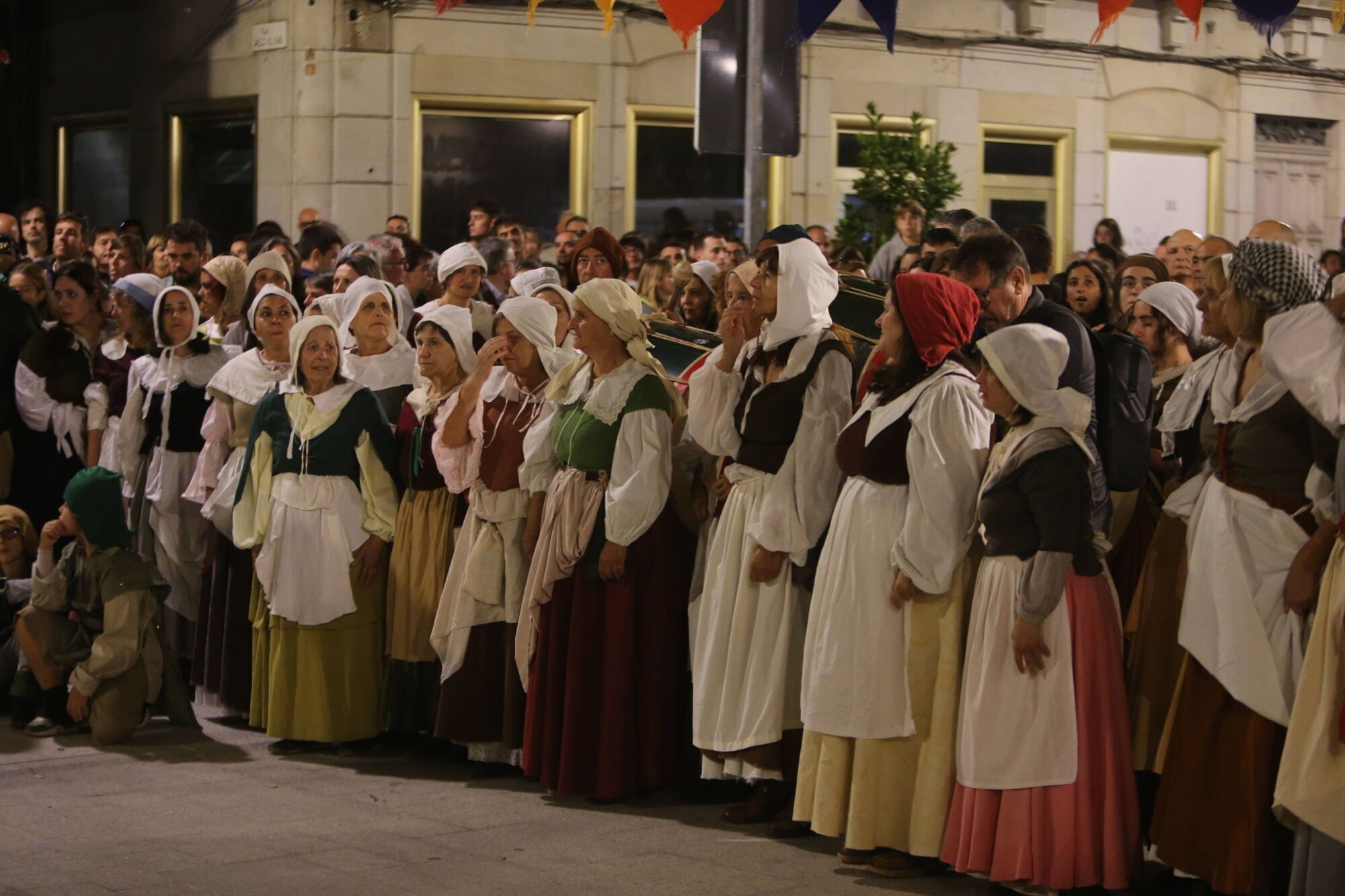 REPRESENTACION TEATRAL DE LA INVASION TURCA DEFENSA DA VILA POR LAS CALLES DE CANGAS