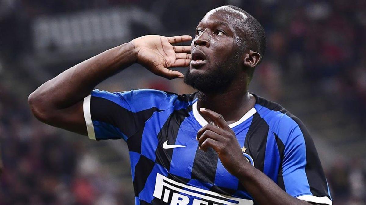 Romelu Lukaku marcó en la victoria 0-2 del Inter sobre el Milan