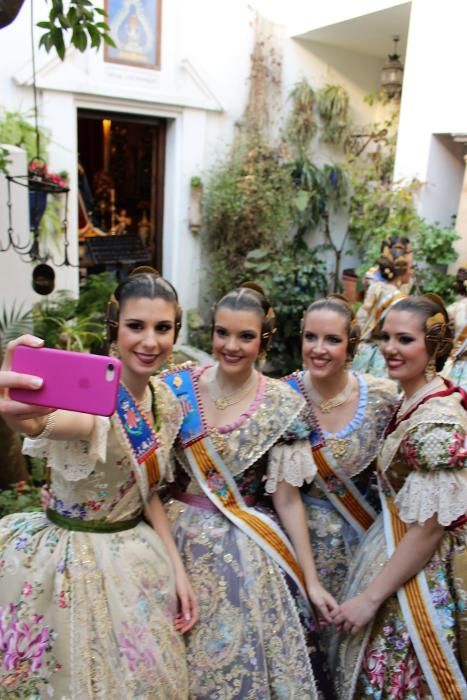 Muy poco antes de fallas, Rocío y la corte pasan dos días en Córdoba para el reportaje "Hermanas de Patrimonio" de Extra de Fallas.