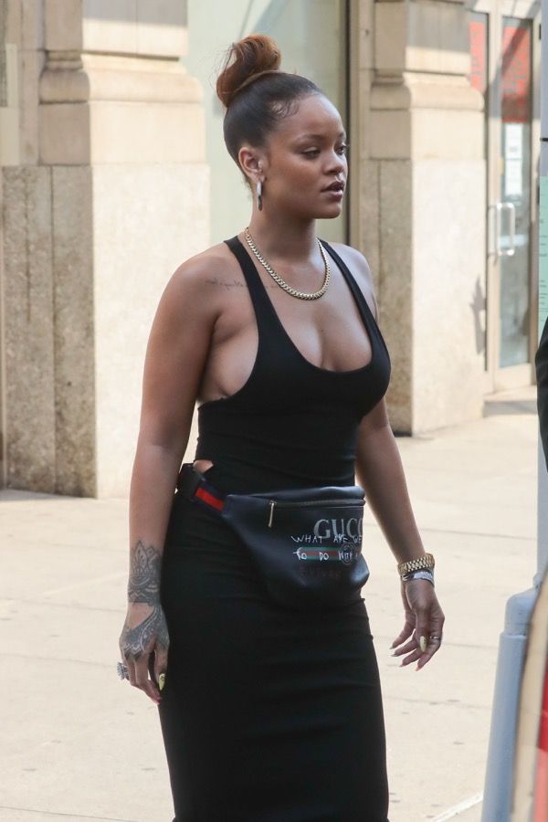 Rihanna y su escote maximalista