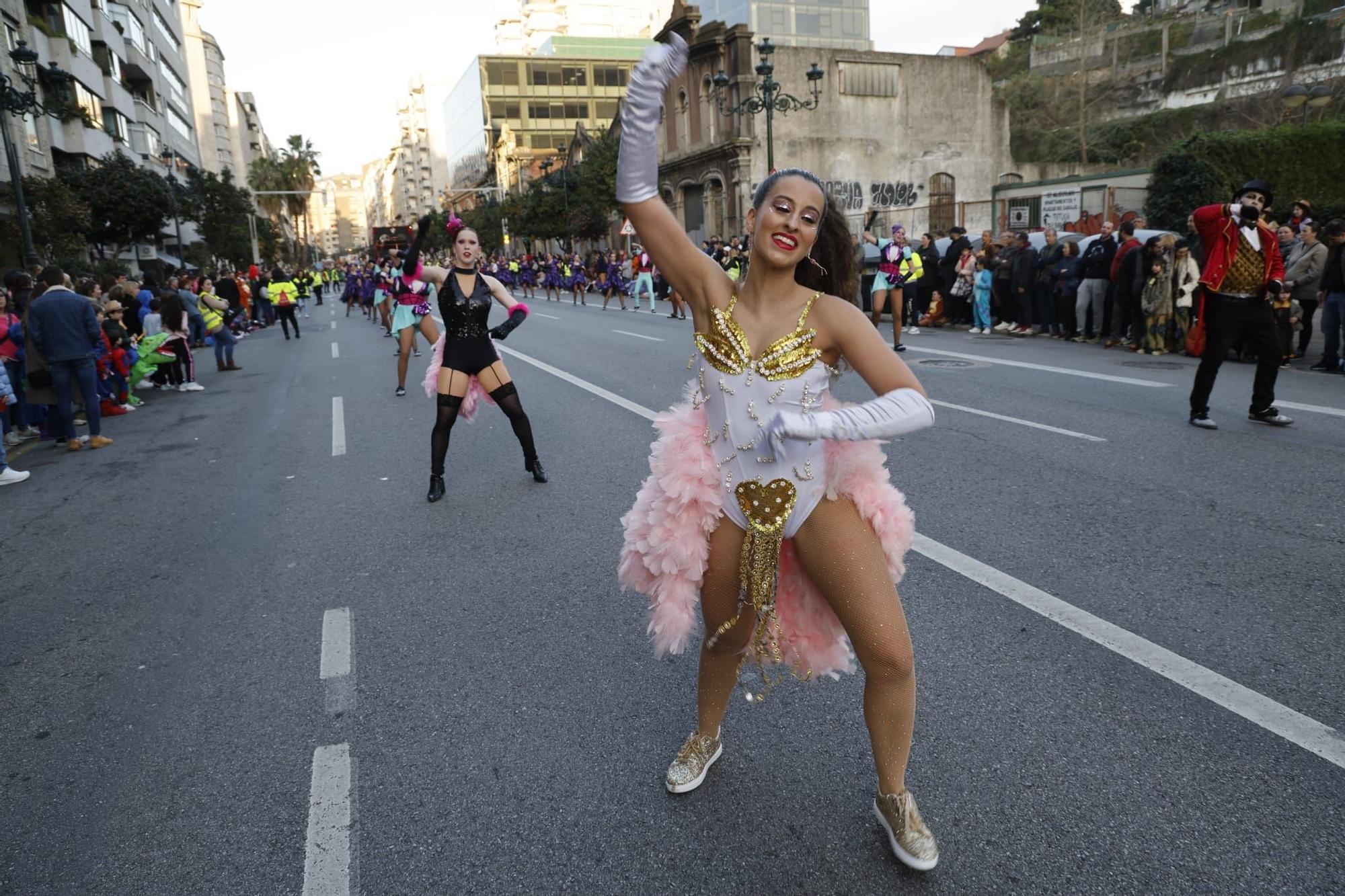 Máscaras, plumas y mucho brillo para disfrutar del fantástico mundo del entroido