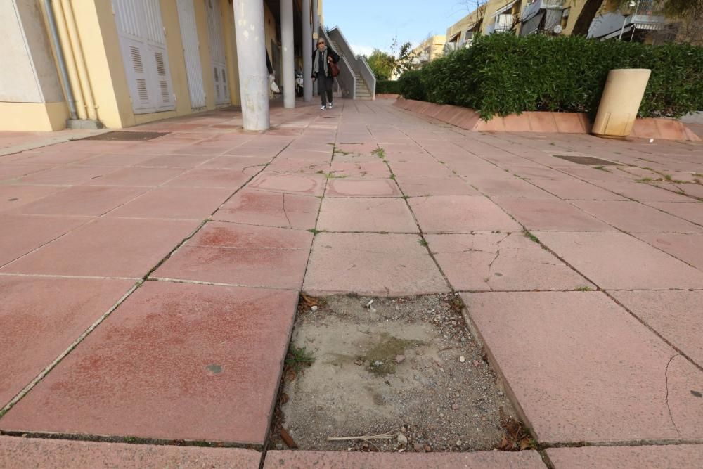 Vecinos del barrio de Sant Jordi denuncian  la situación de «abandono» que vive la zona