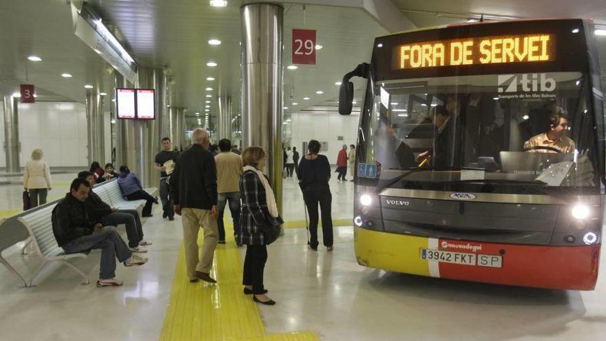 Imagen de archivo de un autobús en la estación Intermodal.